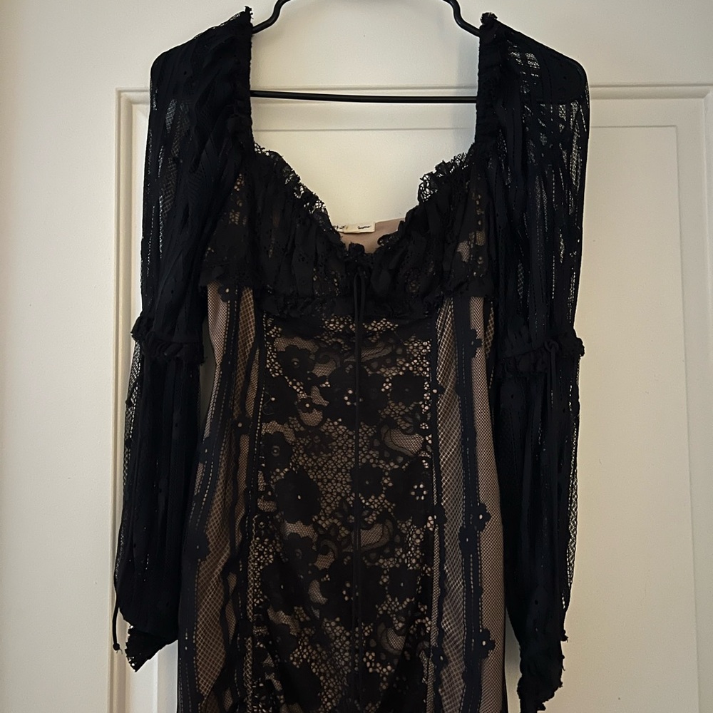 For love and lemons lace dress, barely worn like new, Size S